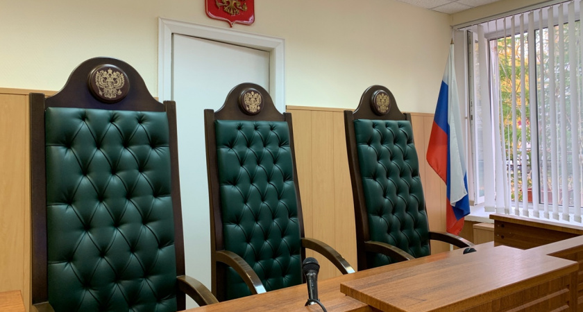 Жительницу Воронежской области обвиняют в издевательствах над двумя детьми