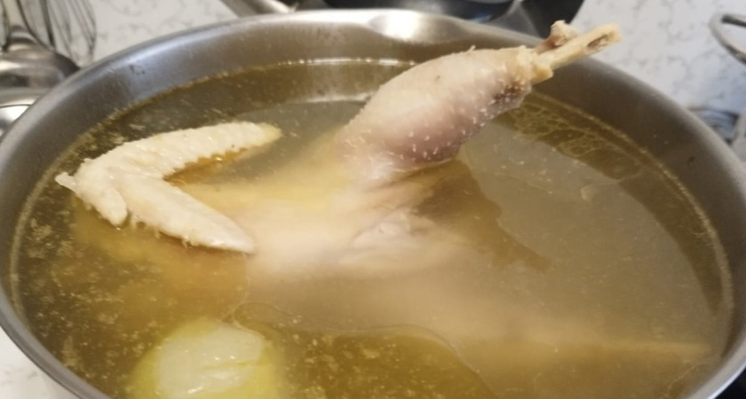 Нужно ли сливать «первую воду» при варке мяса: поделился шеф-повар - запомните раз и навсегда