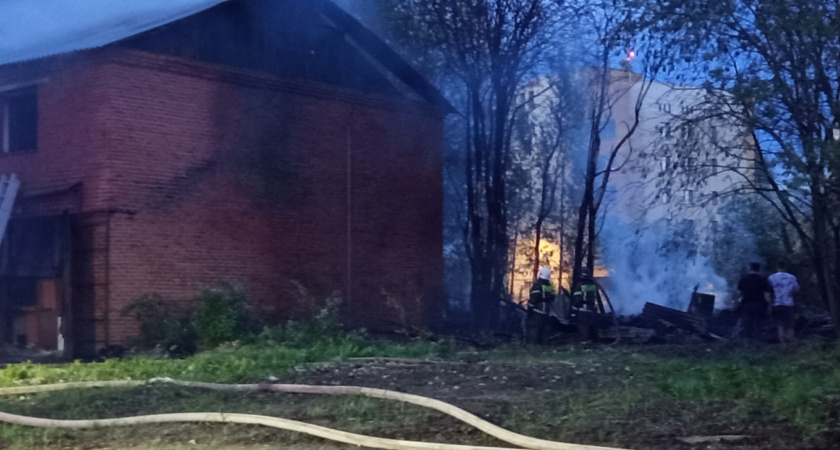 Жизнь молодого воронежца спасли во время пожара в гараже