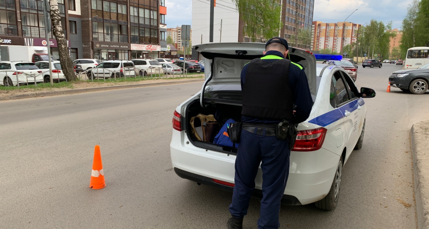 В Воронежской области микроавтобус вылетел в кювет из-за лобового столкновения