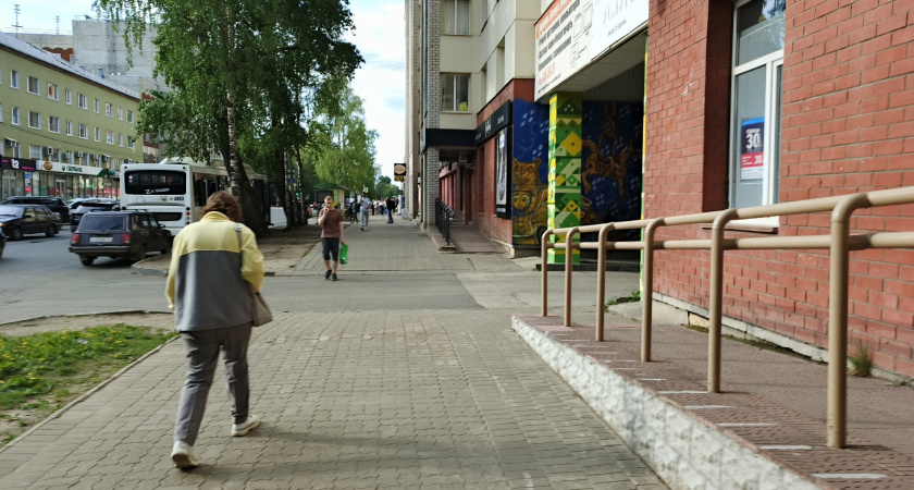 Пенсионерам нужно срочно пойти в соцзащиту за выплатой. Деньги уже выдают