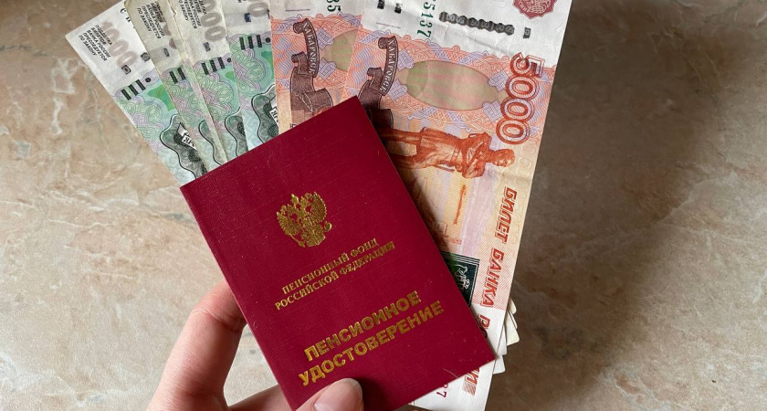 И работающим, и неработающим: по 18 000 рублей вручат пенсионерам после 12 августа 