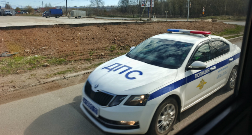 В давнем споре поставлена жирная точка: касание одним колесом на сплошную – лишение прав или нет