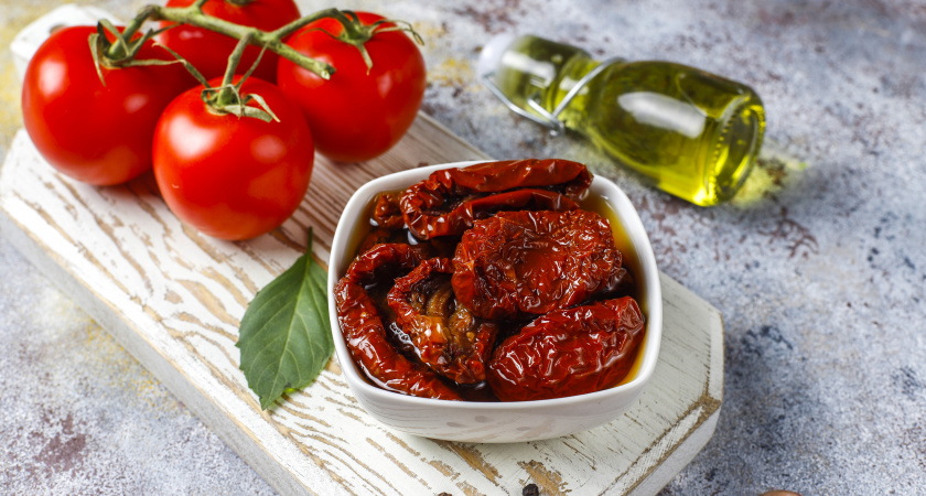 Вкусные вяленые томаты на зиму за час: как готовить и с чем подавать на стол