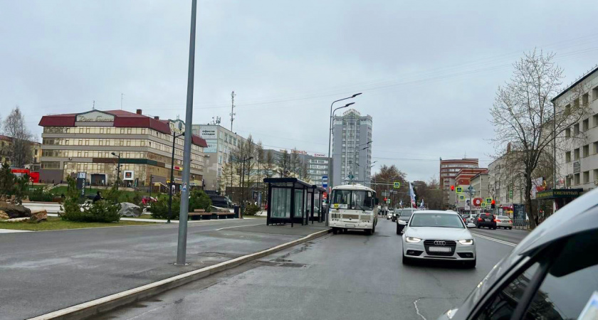 Кто должен уступить на У-образном перекрестке, если отсутствуют знаки приоритета