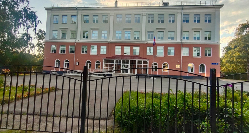 В селе Коломыцево Лискинского района завершены работы по благоустройству территории школы