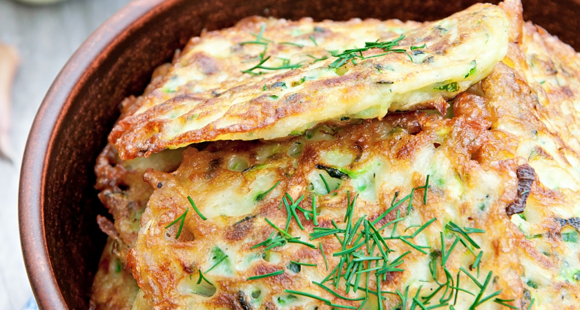 Улетают как семечки, ну очень вкусные лепешки из кабачков. Готовлю в сезон чуть ли ни каждый день, рецепт изумительный