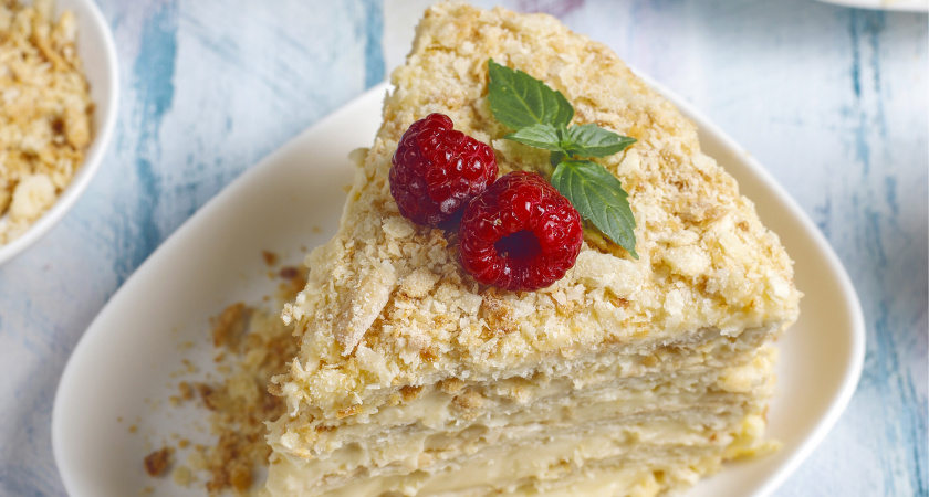 Ленивый заливной наполеон без выпечки: быстрый и вкусный десерт - секрет приготовления без духовки