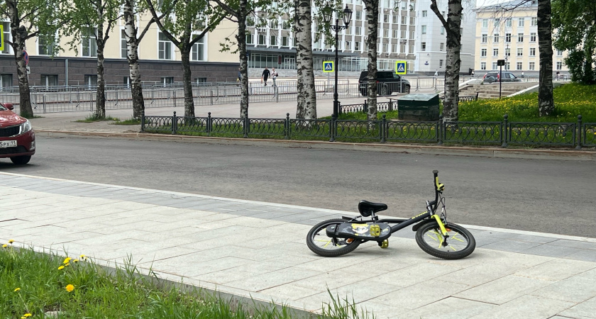 В Воронеже автобус сбил подростка на велосипеде, момент ДТП сняли на видео