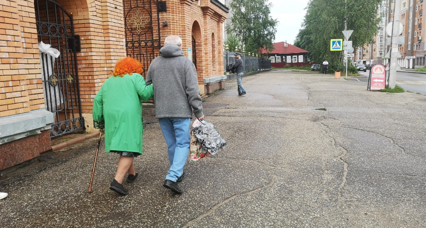 Жителям Воронежской области напомнили, какие виды помощи оказывает социальный работник и кому она положена