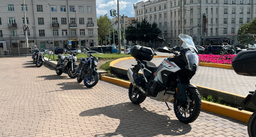 Мотоциклист пострадал из-за неуступившего грузовика в Воронежской области