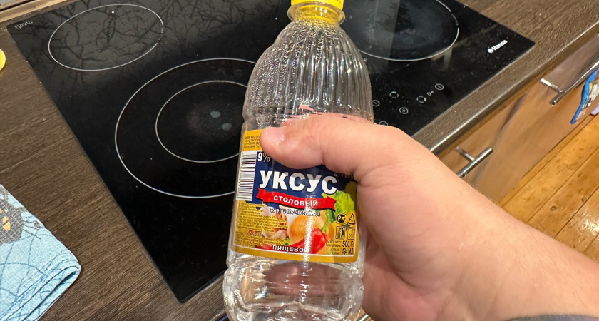 Опытные хозяйки протирают сковородки уксусом перед готовкой: вот для чего это они делают