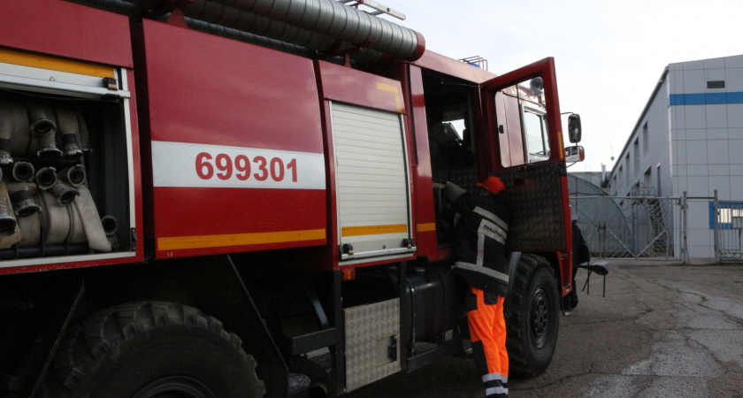 В Воронеже пожарные едва не попали к месту пожара из-за трудностей с проездом