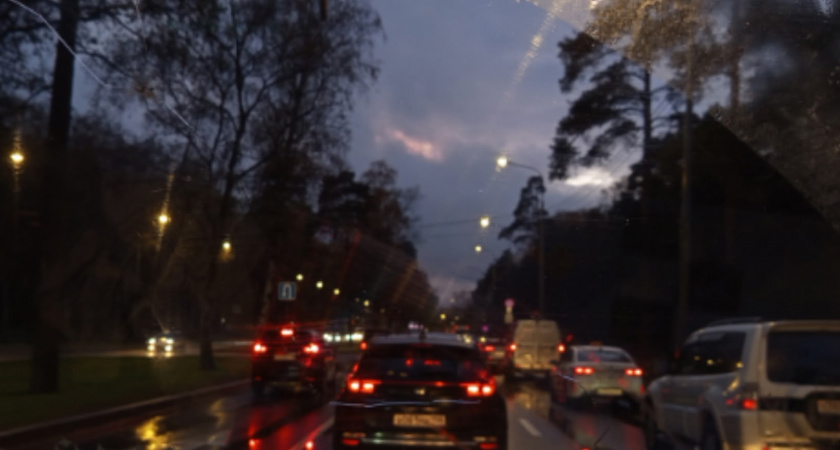 В Воронеже женщину чуть не переехала фура