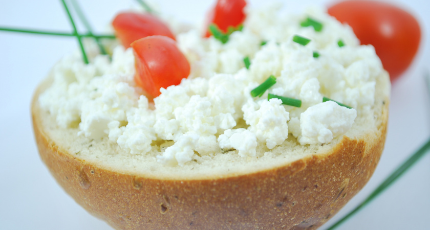 Возьмите творог и сметану – через 10 минут насладитесь божестенной вкуснятиной: магазинный аналог и рядом не стоял