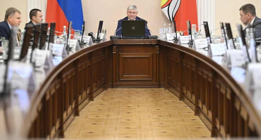 Губернатор Гусев обсудил прогноз социально-экономического развития Воронежской области на 2026-2028 годы