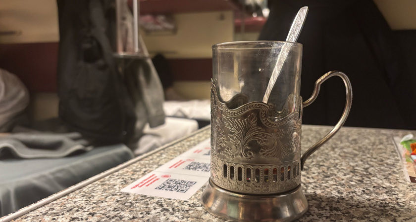 Выкупила нам с сыном все купе, а проводница посадила к нам еще трех вахтовиков - это что за нововведение от РЖД