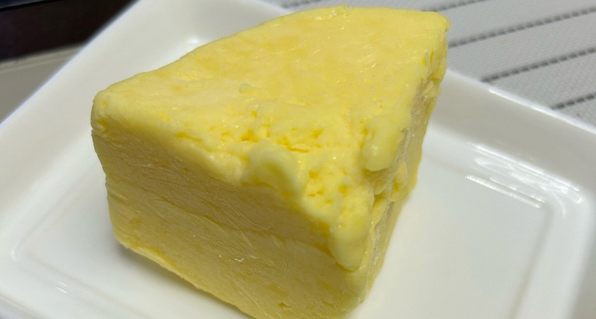 Сливочное масло: легко отличить подделку поможет один малоизвестный трюк — возьмите с собой в магазин фонарик