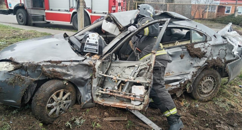 Под Воронежем в смертельном столкновении с газовой трубой и столбом погиб мужчина