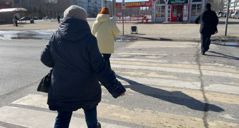 Ученые выяснили, сколько в среднем шагов в день нужно проходить пожилым людям