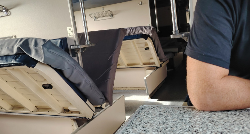 РЖД выкинули верхние полки в плацкарте: что получили пассажиры взамен и сколько теперь это стоит