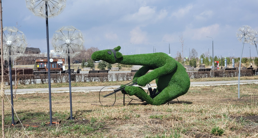  В Лисках завершили второй этап благоустройства сквера на улице Олега Романова