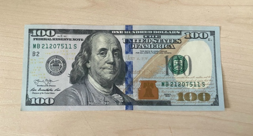 Воронежского полицейского арестовали за кражу 12 тысяч долларов при обыске