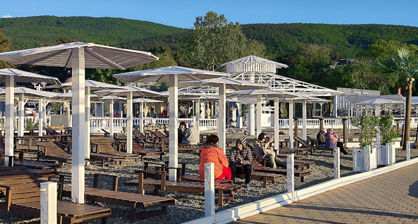 4 курорта, куда едут "кутить" на Новый год, кому за 50 - новые "любимчики" пенсионеров