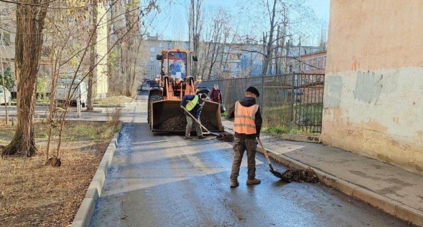Воронежские коммунальщики продолжают осенние работы по благоустройству 