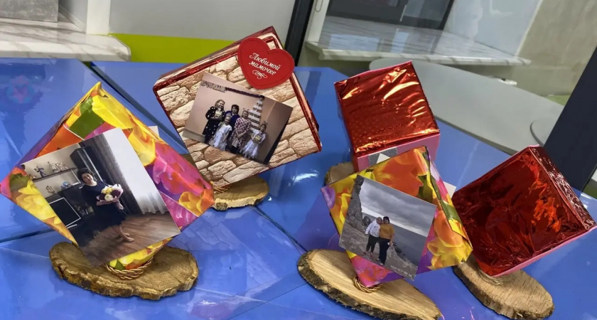 В Лисках дети собрали фото-кубы для мам