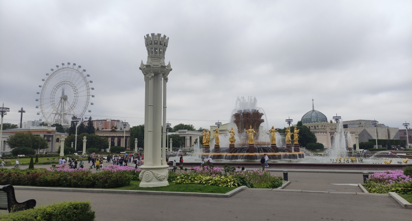 У нас на Волге есть изумительный город, а они опять в Европу едут: старинные улочки, красивейшая набережная - поеду еще не один раз