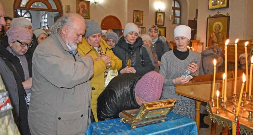 Лискинцы смогли поклониться прибывшему ковчегу с частицей Пояса Пресвятой Богородицы