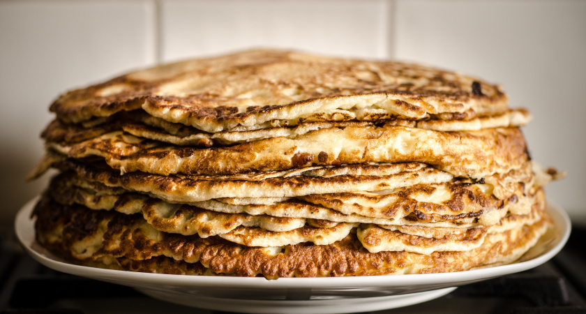 Оладьи и блины на подсолнечном масле больше не жарю: один прием - и они гладкие и румяные. Масло не впитывают