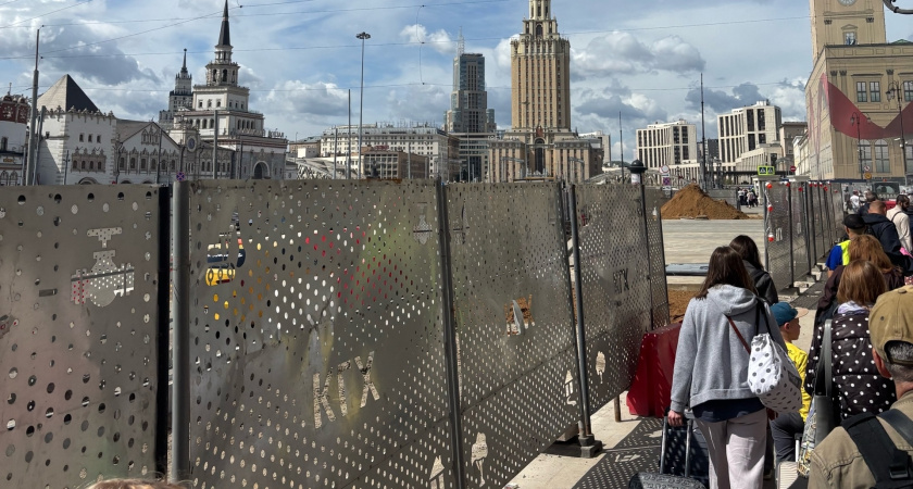 По каким словам и фразам москвичи легко опознают приезжих, а по каким — "местных"? Называю главные