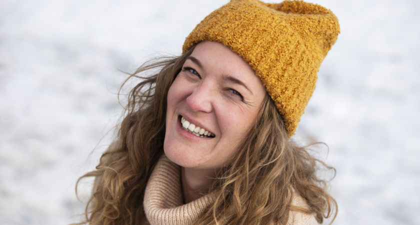 Назван главный признак во внешности, который указывает на низкий уровень интеллекта у женщины