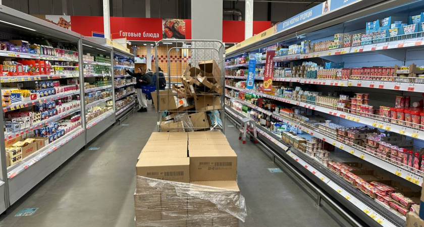 В Чижик завезли новогодний ассортимент, приходится брать тележку. Выбираем модный свитер и мандариновые дольки