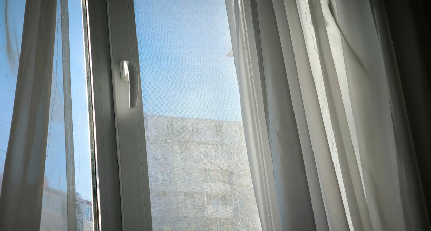 Стеклопакеты - прошлый век: в Сибири окна теперь утепляют так - жарко даже в лютый мороз