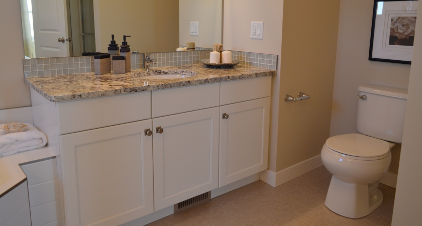 5 ложек Альпийской свежести: горничные поделились советом, что нужно засыпать на ночь в унитаз, чтобы утром он сверкал