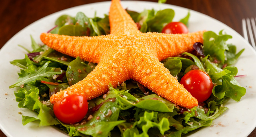 Съедается еще до боя курантов: салат «Морская звезда» с минимум майонеза