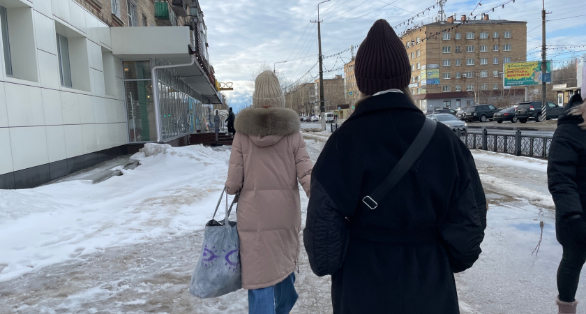 Назван главный признак во внешности женщины, который указывает на ее низкий уровень интеллекта