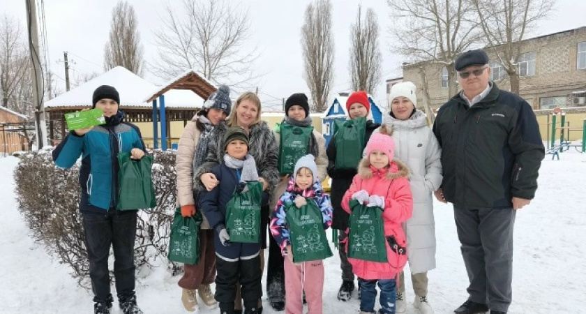 Воспитанников Лискинского социального приюта поздравили с наступающим Новым годом