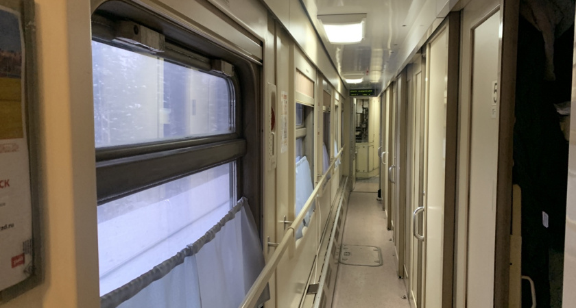 «Зачем они так делают?». Купили с семьёй три места в купе, а четвёртое заняли через пару минут - история из поезда