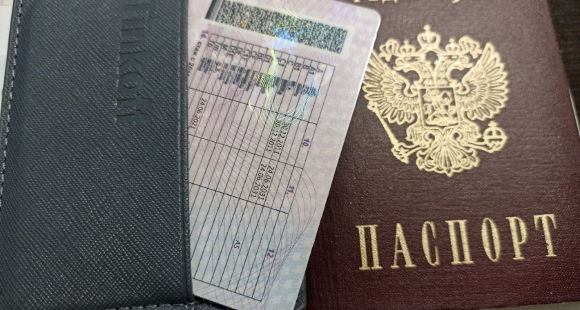 Почему инспекторы ГАИ начали штрафовать водителей с отметкой АТ в правах на 15 000 рублей: есть причина