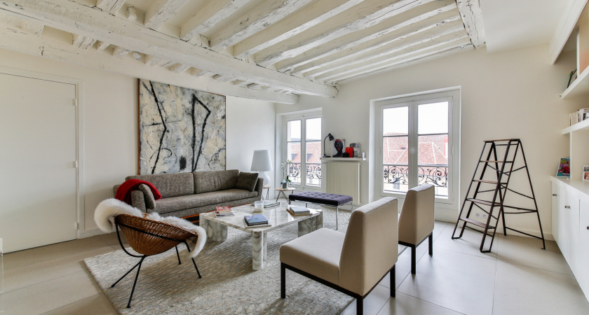 Белый уходит, карнизы прячут в потолок: главные тренды с тюлем в 2026 году, которые взяли все дизайнеры себе на заметку