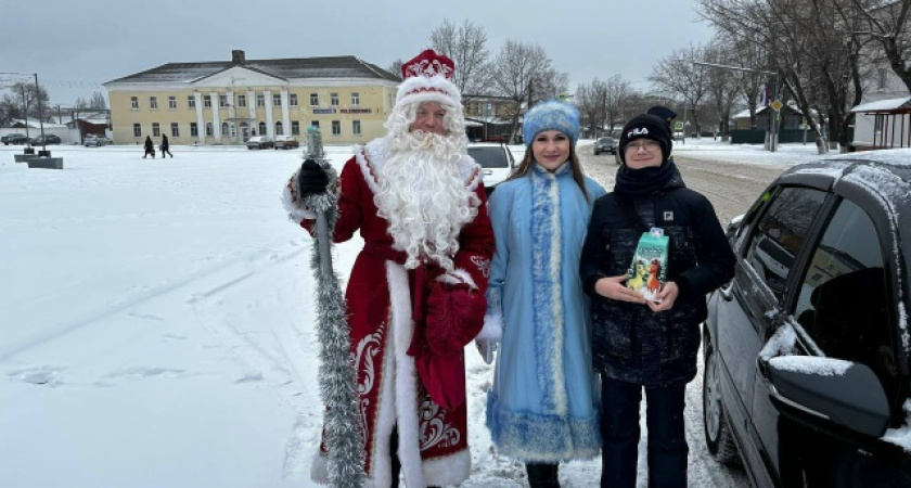 В Лискинском районе к акции «Полицейский Дед Мороз» присоединились сотрудники Госавтоинспекции