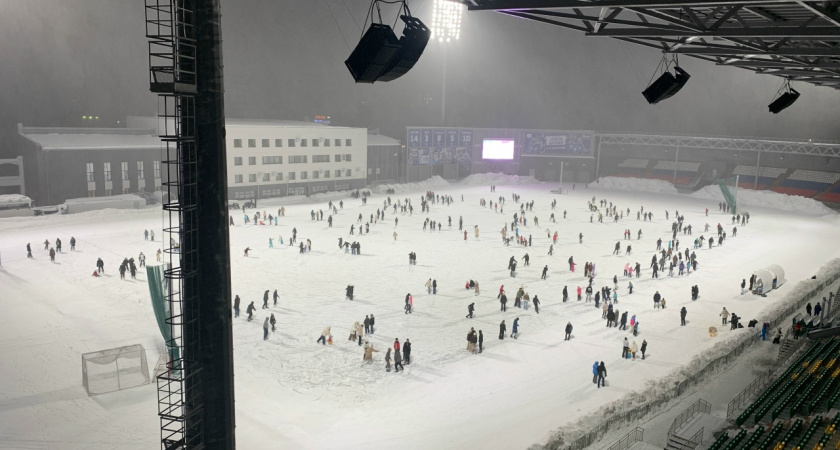 В Воронежской области ко Дню фигурного катания подготовили показательное выступление на открытом катке