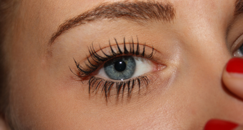 Вазелин стал хитом ухода за ресницами и заменил дорогущие салонные процедуры