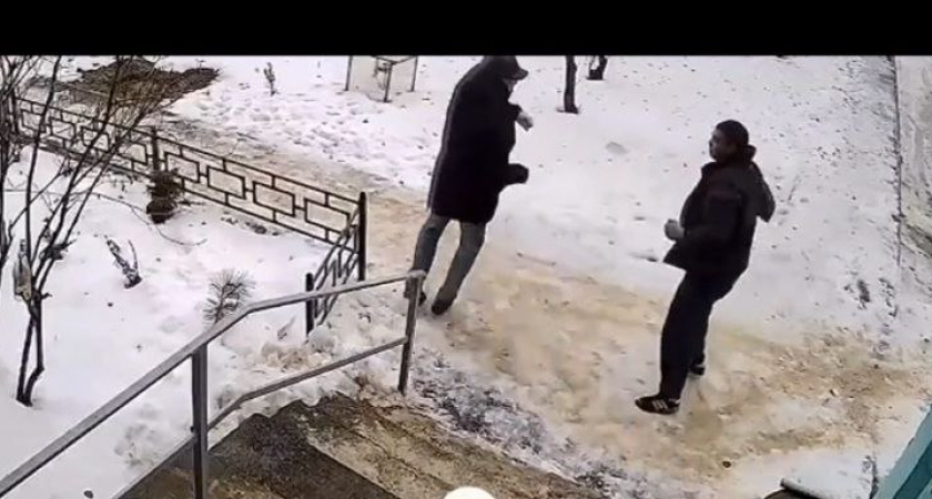 Неизвестный мужчина за одни сутки совершил сразу три нападения на жителей Воронежа