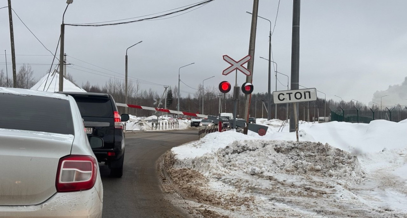 Верховный суд поставил точку: какой поворотник нужно включать при въезде на кольцо: правый или левый. Запомните это на всю жизнь
