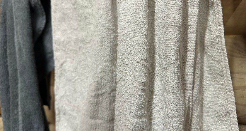 Не пищевая сода и не уксус: полотенца станут мягкими, как облако – поможет аптечное средство за копейки